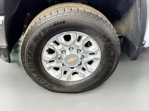 Used 2023 Chevrolet Silverado 2500 LT image 36