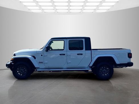 New 2025 Jeep Gladiator Sport image 2