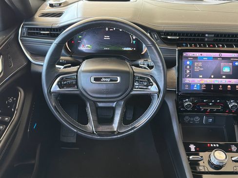 Used 2023 Jeep Grand Cherokee Overland w/ Advanced Protech Group III AWD/4WD image 16