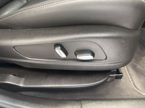 Used 2025 Cadillac XT6 Luxury image 16