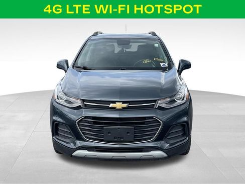 Used 2021 Chevrolet Trax LT w/ LT Convenience Package FWD image 3