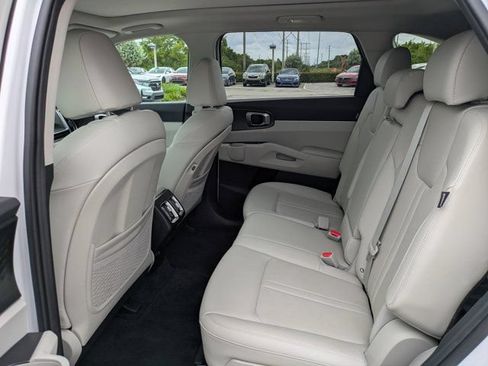Used 2025 Kia Sorento S w/ Panoramic Sunroof Package FWD image 13