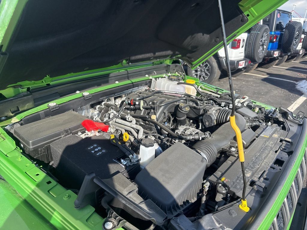 Used 2025 Jeep Gladiator Sport AWD/4WD image 19