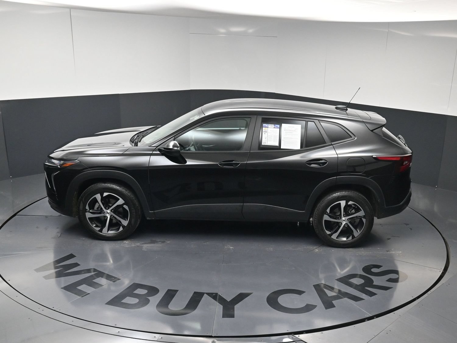 Used 2025 Chevrolet Trax RS FWD image 29