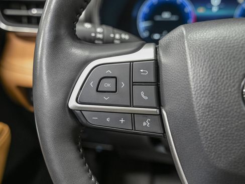 Used 2024 Toyota Highlander Platinum image 17