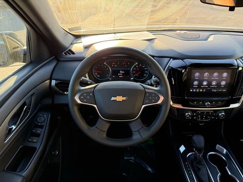Used 2023 Chevrolet Traverse LT image 18