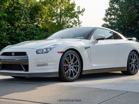 Used 2016 Nissan GT-R Premium AWD/4WD image 14