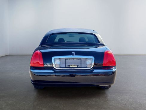 Used 2006 Lincoln Town Car Executive image 4