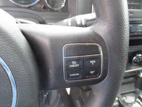 Used 2012 Jeep Liberty Sport AWD/4WD image 16