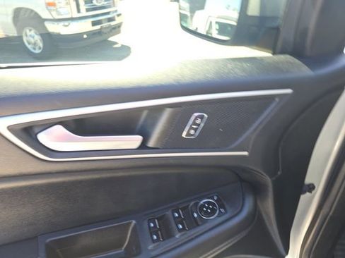 Certified 2022 Ford Edge SEL w/ Convenience Package image 10