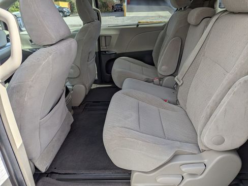 Certified 2017 Toyota Sienna LE image 24