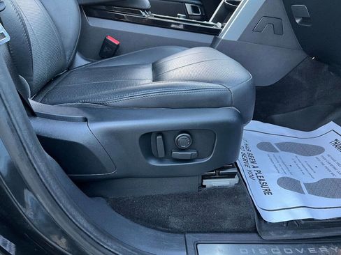 Used 2017 Land Rover Discovery HSE image 11