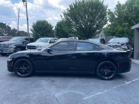 Used 2017 Dodge Charger R/T w/ Navigation & Travel Group RWD image 9
