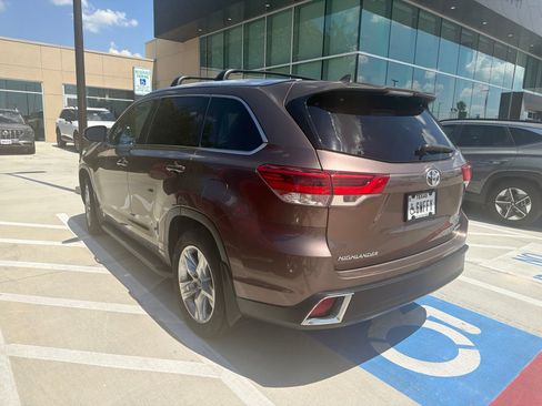 Used 2018 Toyota Highlander Limited FWD image 8