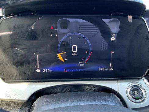 Used 2025 Chevrolet Trax LT w/ Driver Confidence Package image 8