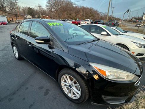 Used 2017 Ford Focus SE image 4