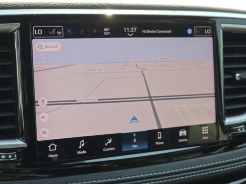 Used 2024 Chrysler Pacifica Limited FWD image 4