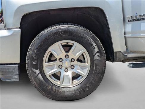 Used 2018 Chevrolet Silverado 1500 LT w/ Texas Edition RWD image 29