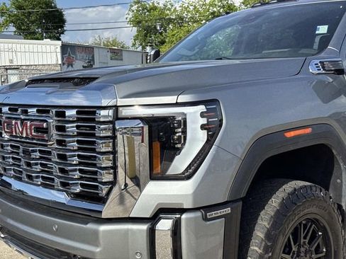 Used 2024 GMC Sierra 2500 Denali w/ Denali Reserve Package AWD/4WD image 2