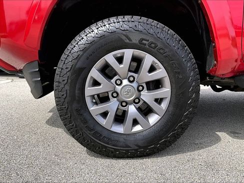 Used 2019 Toyota Tacoma SR5 AWD/4WD image 10