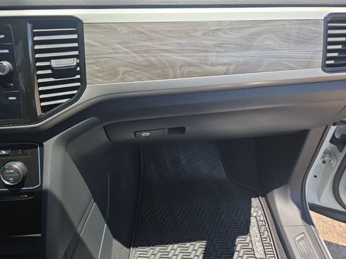 Used 2023 Volkswagen Atlas Cross Sport SE AWD/4WD image 36