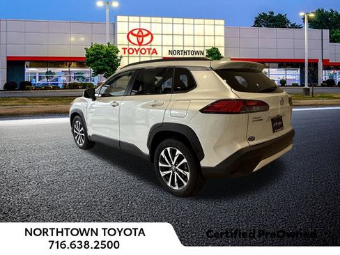 Used 2023 Toyota Corolla Cross XLE AWD/4WD image 3