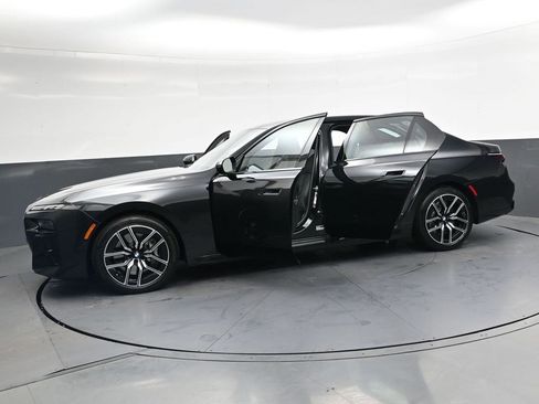 Used 2025 BMW 760i xDrive w/ Luxury Rear Seating Package image 34