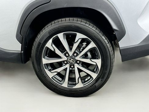 Used 2022 Toyota Corolla Cross XLE image 21