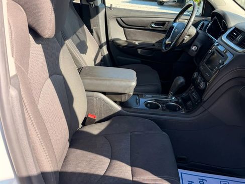 Used 2017 Chevrolet Traverse LT w/ Style and Technology Package FWD image 27