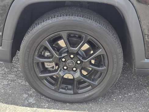 Used 2025 Jeep Compass Latitude w/ Altitude Special Edition AWD/4WD image 9