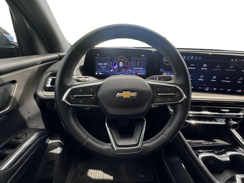 Used 2025 Chevrolet Traverse LT w/ LPO, Floor Liner Package FWD image 13