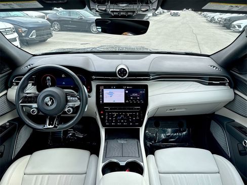 Used 2023 Maserati Grecale Modena image 11