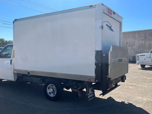 Used 2016 Chevrolet Express 3500 RWD image 2