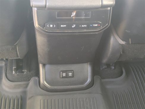 Used 2021 Toyota Highlander XLE image 15