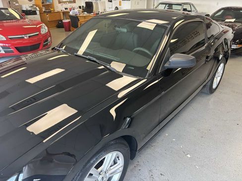 Used 2010 Ford Mustang Coupe RWD image 3