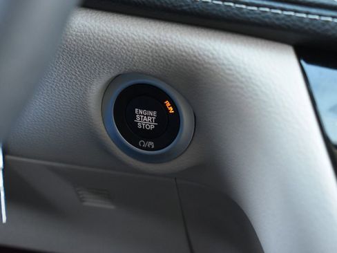 Used 2024 Chrysler Pacifica Touring-L w/ Uconnect Theater Family Group image 18