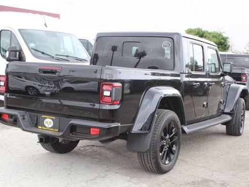 Used 2021 Jeep Gladiator Overland AWD/4WD image 5