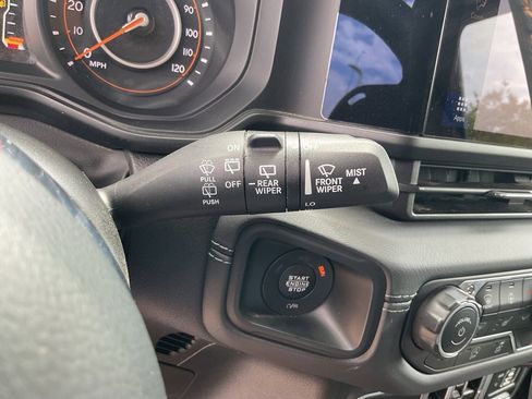 Used 2025 Jeep Wrangler Unlimited Sahara AWD/4WD image 28
