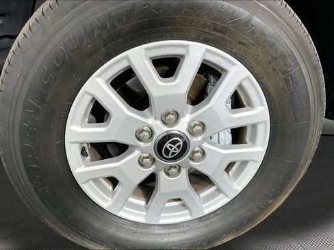 Used 2025 Toyota Tacoma SR5 AWD/4WD image 29