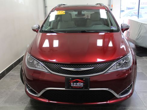 Used 2017 Chrysler Pacifica Limited w/ UConnect Theater Package image 2