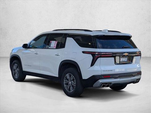 Used 2024 Chevrolet Traverse LT image 7