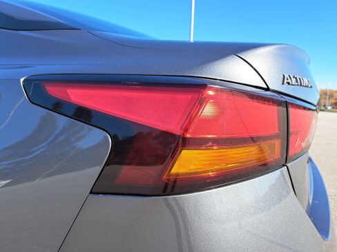 Used 2024 Nissan Altima 2.5 SV image 31