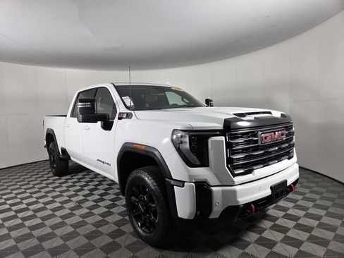 Used 2025 GMC Sierra 2500 AT4 AWD/4WD image 2