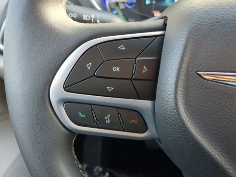 Used 2024 Chrysler Pacifica Limited FWD image 24