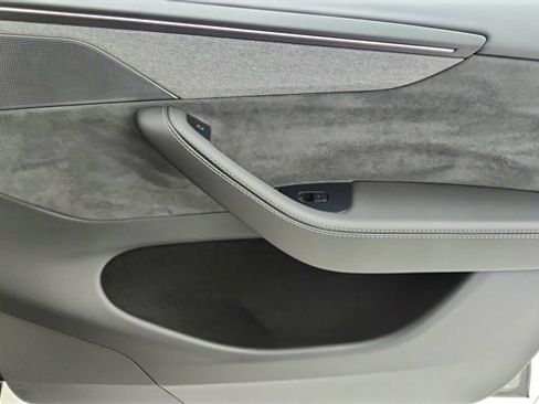 Used 2026 Tesla Model Y Long Range image 23