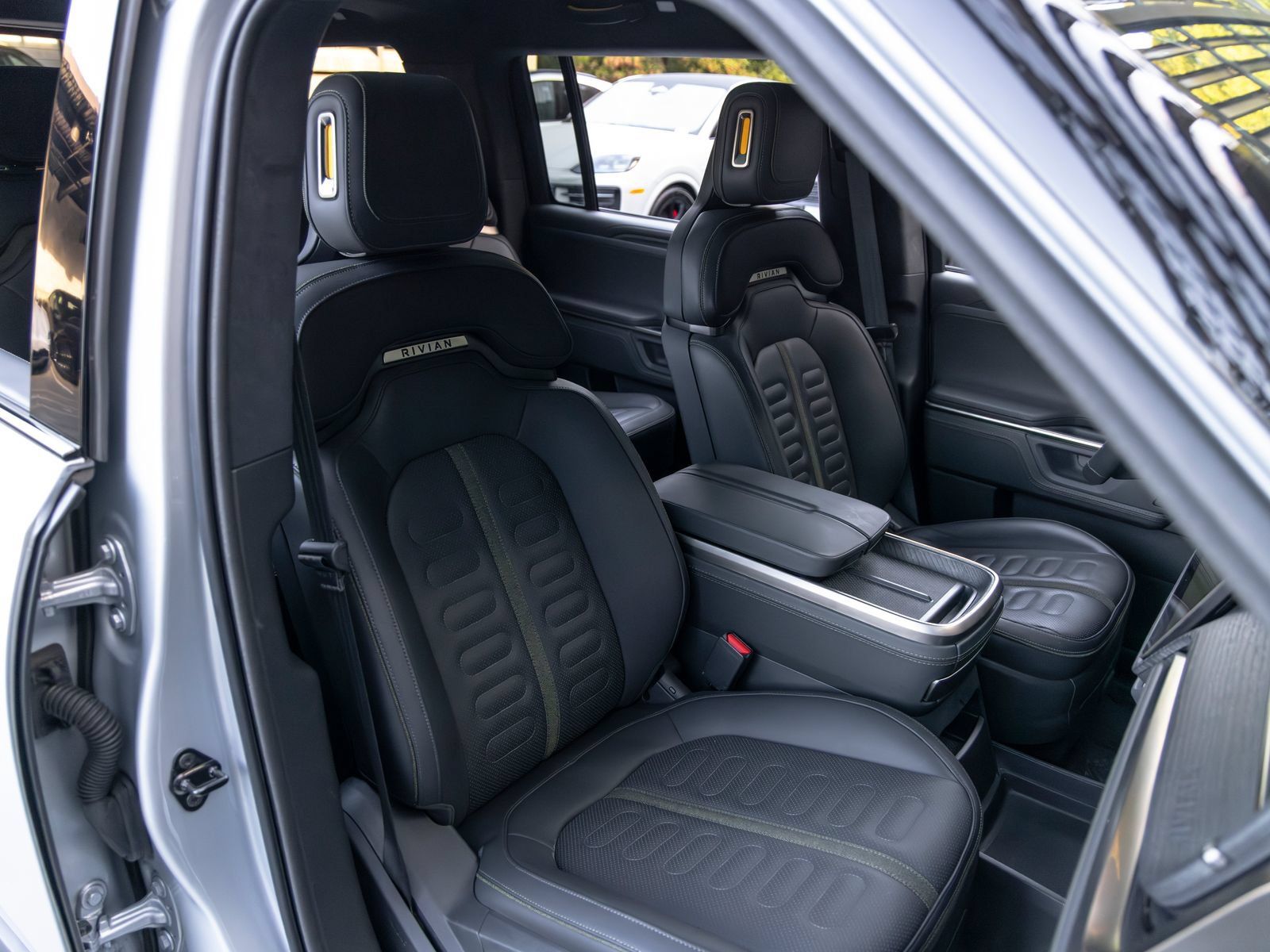 Used 2025 Rivian R1S Adventure Dual AWD/4WD image 54