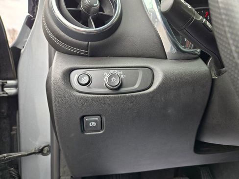 Used 2025 Chevrolet Blazer LT FWD image 16