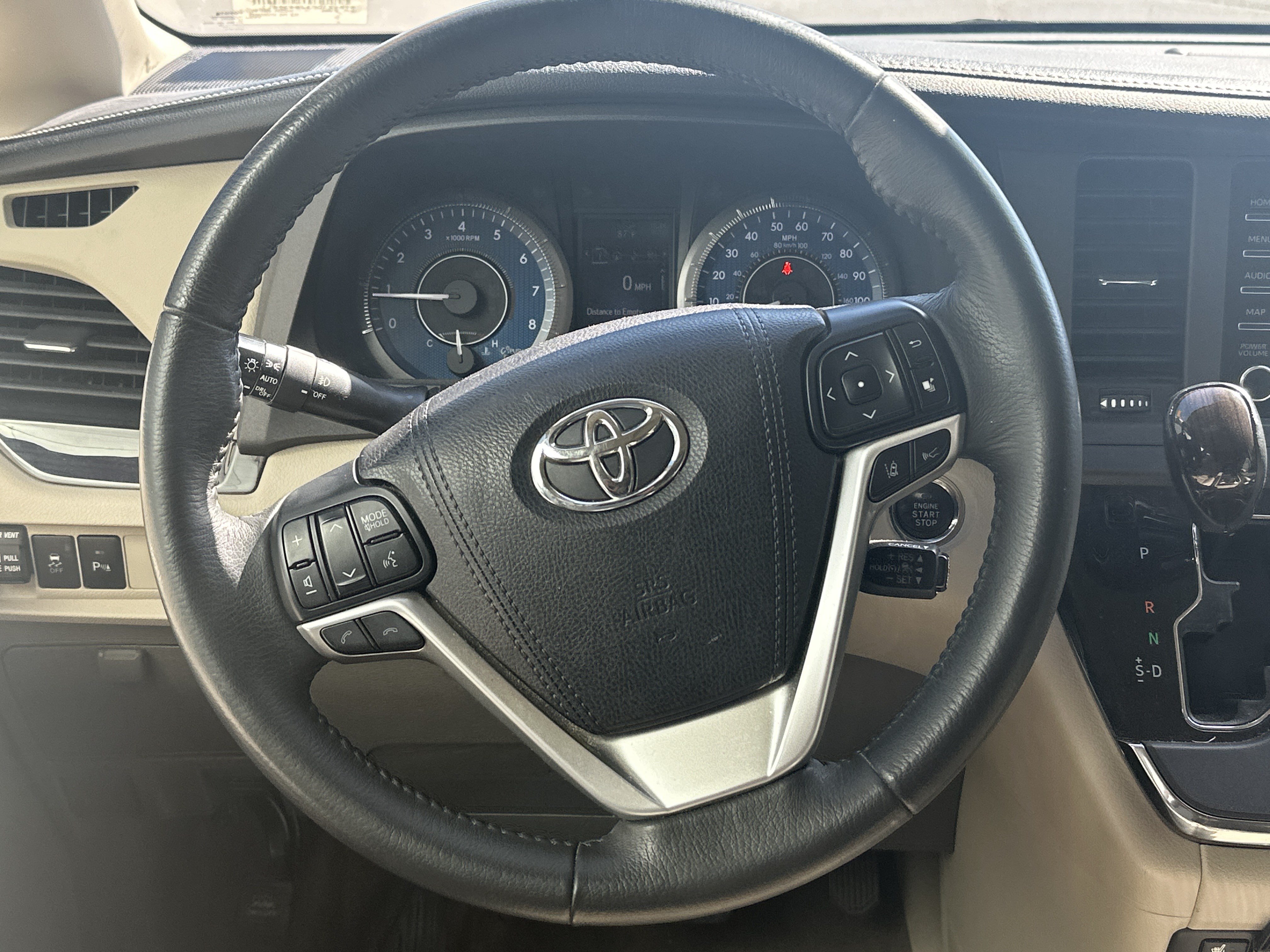 Used 2018 Toyota Sienna XLE w/ XLE Navigation Package FWD image 17