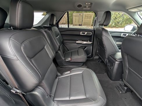 Used 2023 Ford Explorer XLT w/ Equipment Group 202A image 33