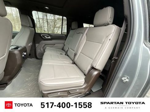 Used 2023 GMC Yukon XL SLT AWD/4WD image 13